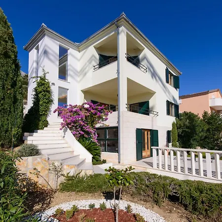 Nerium By Interhome